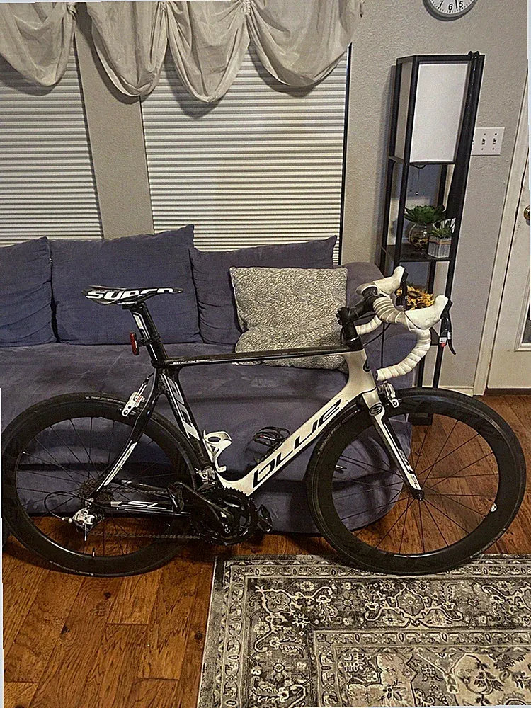 Blue Carbon Fiber Road Bike + Carbon Fiber Wheelset + Quark Powermeter M/L Fram